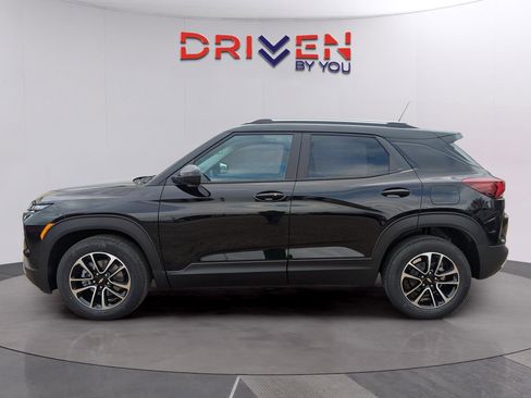 New 2026 Chevrolet TrailBlazer LT w/ Convenience Package image 2
