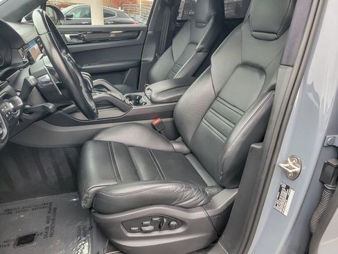 Used 2022 Porsche Cayenne Turbo GT image 8