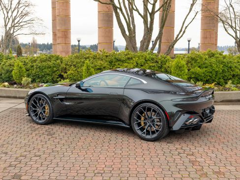 Used 2025 Aston Martin V8 Vantage Coupe image 2