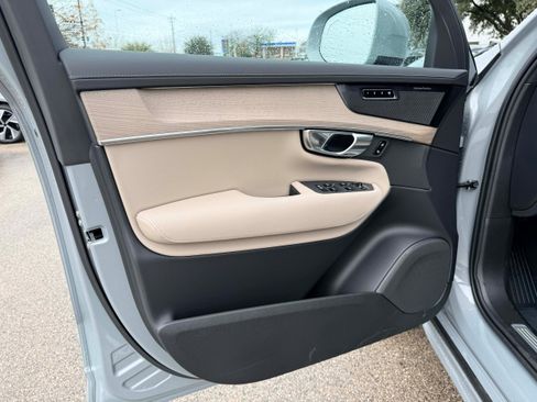 New 2026 Volvo XC90 T8 Plus image 10