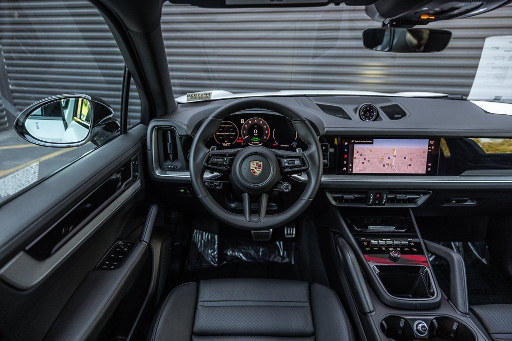 Certified 2025 Porsche Cayenne E-Hybrid AWD/4WD image 12