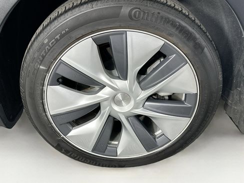 Used 2023 Tesla Model Y Long Range AWD/4WD image 11