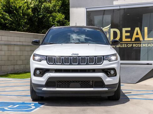 Used 2025 Jeep Compass Limited AWD/4WD image 4
