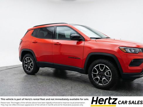 Used 2025 Jeep Compass Trailhawk AWD/4WD image 1