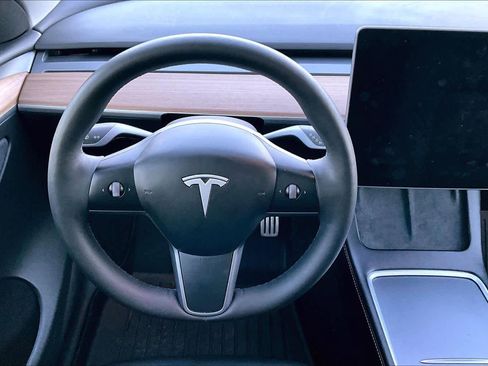 Used 2023 Tesla Model Y Performance image 5