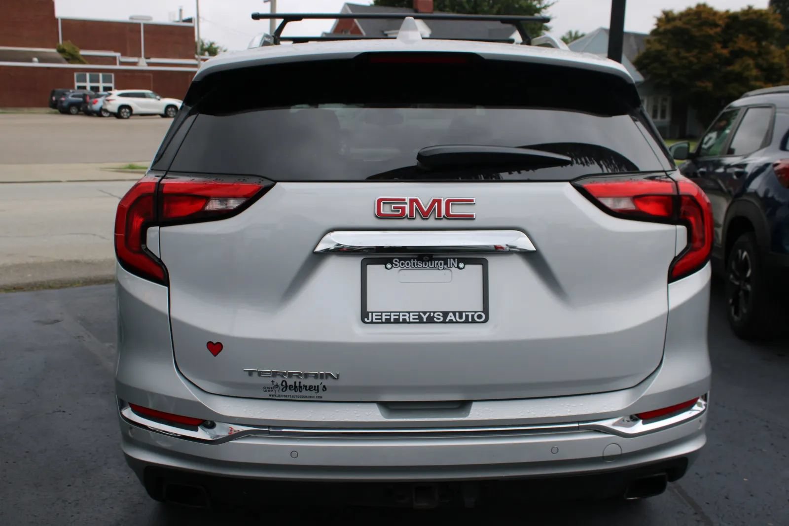 Used 2019 GMC Terrain Denali w/ Advanced Safety Package FWD image 3