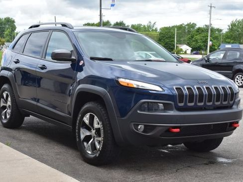 Used 2018 Jeep Cherokee Trailhawk w/ Cold Weather Group AWD/4WD image 12