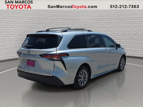 Used 2021 Toyota Sienna XLE FWD image 6