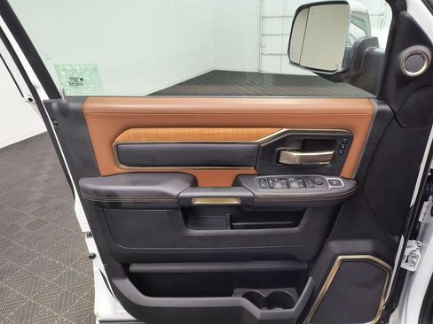 Used 2022 RAM 3500 Limited AWD/4WD image 13