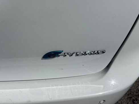 Used 2023 Chrysler Pacifica Touring-L FWD image 7