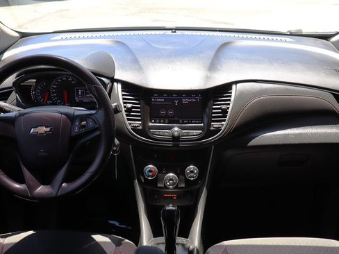 Used 2020 Chevrolet Trax LS FWD image 32