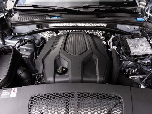 Certified 2026 Porsche Macan image 34