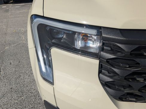 New 2025 Ford Maverick Lariat image 10