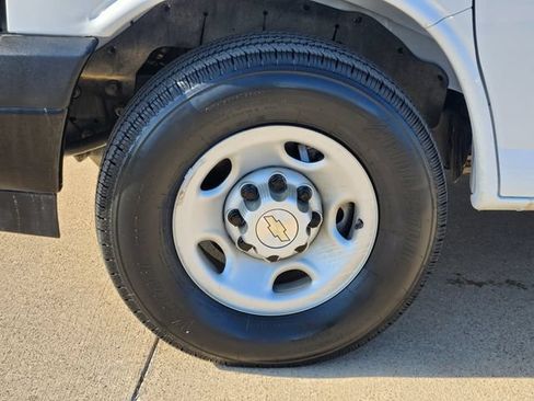 Used 2025 Chevrolet Express 3500 LS RWD image 16