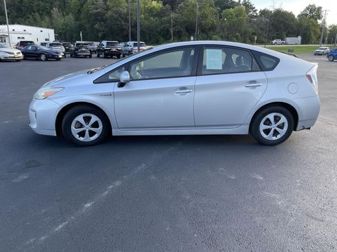 Used 2014 Toyota Prius Two w/ Preferred Accessory Package FWD image 6