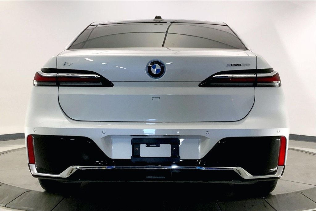 Certified 2023 BMW i7 xDrive60 AWD/4WD image 3