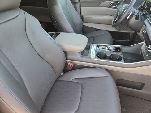 New 2026 Kia Carnival EX FWD image 10