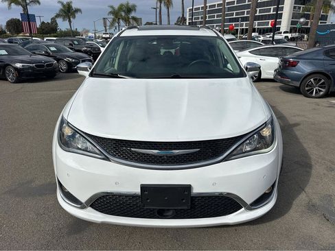 Used 2020 Chrysler Pacifica Limited w/ Advanced Safetytec Group image 2