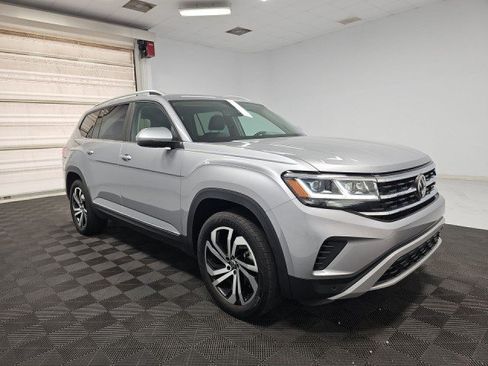 Used 2023 Volkswagen Atlas SEL AWD/4WD image 3
