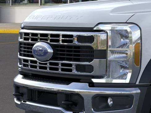 New 2025 Ford F450 XL w/ XL Chrome Package image 17
