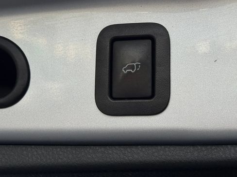 Used 2014 Toyota Highlander Limited FWD image 25