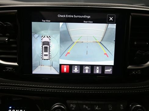 Used 2024 Chrysler Pacifica Limited w/ Uconnect Theater Family Group FWD image 23