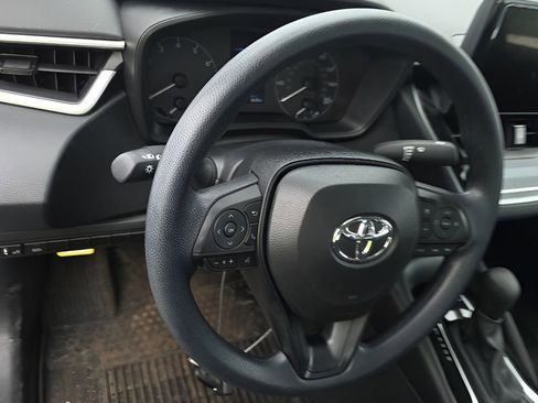 Used 2025 Toyota Corolla LE image 9