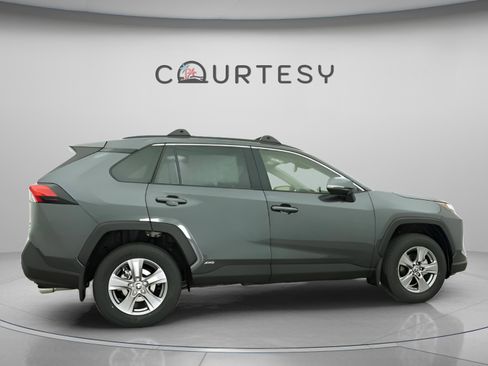 New 2025 Toyota RAV4 XLE image 21