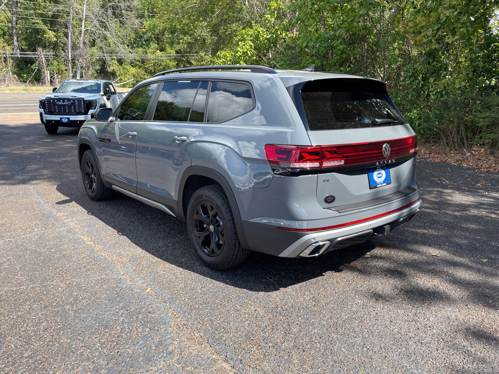 Used 2024 Volkswagen Atlas Peak Edition SE AWD/4WD image 3