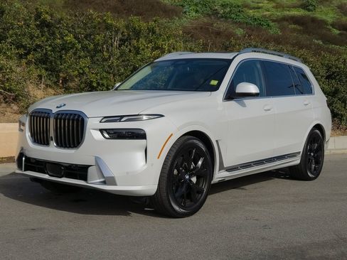 Used 2024 BMW X7 xDrive40i w/ Premium Package image 28
