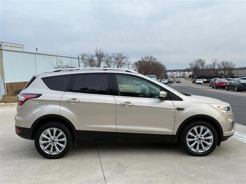 Used 2017 Ford Escape Titanium image 4