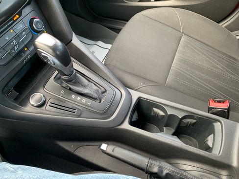 Used 2016 Ford Focus SE image 16