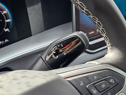 New 2025 Volkswagen Tiguan SE image 34