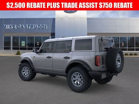 New 2025 Ford Bronco Badlands image 4