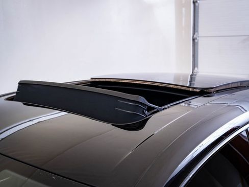 Certified 2024 Porsche Macan 4 Electric image 15