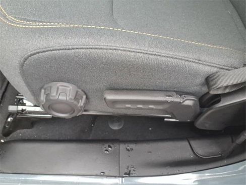 Used 2025 Jeep Gladiator Sport image 12