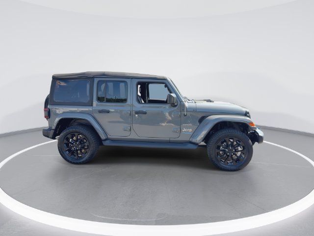 Used 2022 Jeep Wrangler Unlimited Sahara AWD/4WD image 9
