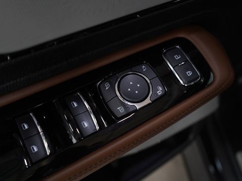 Used 2023 Lincoln Aviator Reserve w/ Equipment Group 201A image 22