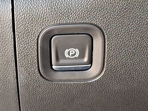 Used 2024 Chevrolet Silverado 1500 Custom Trail Boss w/ Dark Appearance Package image 28