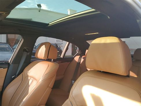 Used 2021 BMW M550i xDrive w/ Executive Package image 20