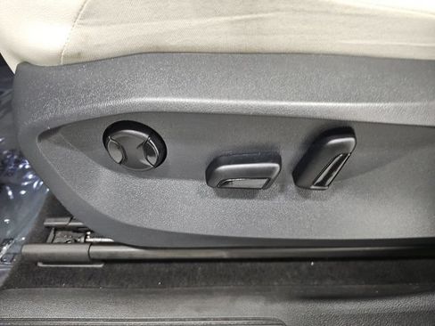 Used 2023 Volkswagen Tiguan SE w/ Panoramic Sunroof Package AWD/4WD image 16
