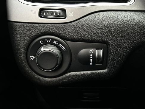Used 2020 Jeep Cherokee Latitude FWD image 21