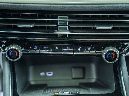 New 2026 Chevrolet Traverse LT w/ Sun and Wheel Package AWD/4WD image 26