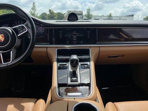 Used 2018 Porsche Panamera RWD image 16