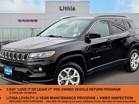 Used 2024 Jeep Compass Latitude image 1