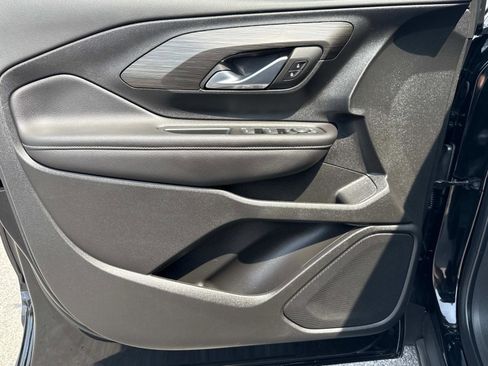 Used 2022 GMC Terrain SLE image 16