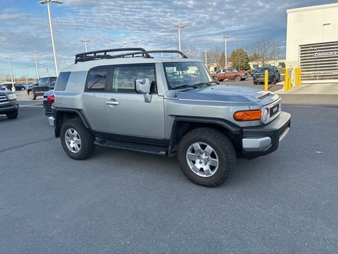Used 2010 Toyota FJ Cruiser 4WD image 3
