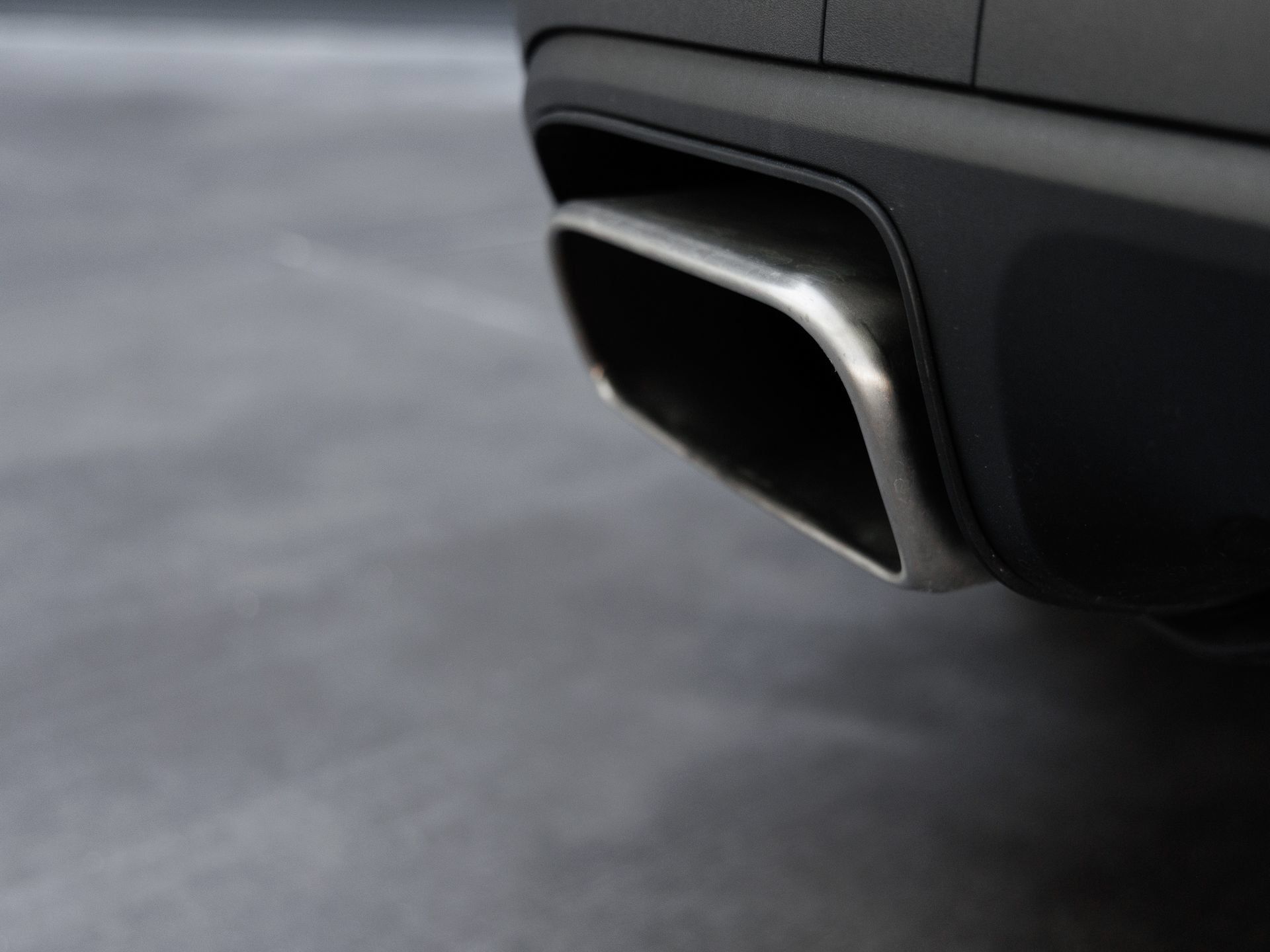 Certified 2025 Porsche Cayenne Coupe AWD/4WD image 31