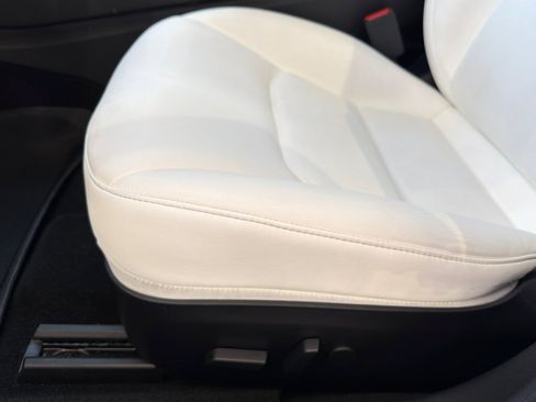 Used 2020 Tesla Model 3 Standard Range Plus RWD image 14