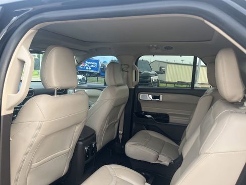 Used 2021 Ford Explorer Platinum w/ Equipment Group 601A image 9